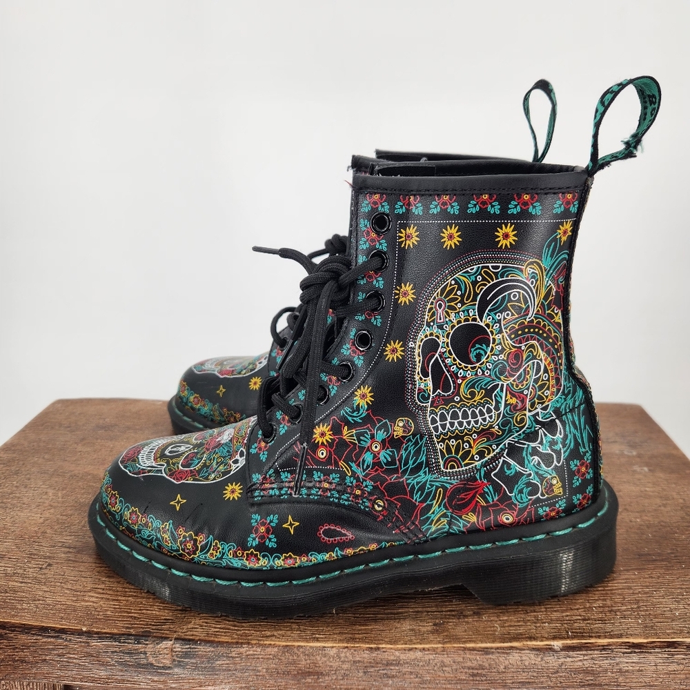 Dr. Marten 1460 sugar skull Day Of The Dead  limited edition boots size 7 rare.